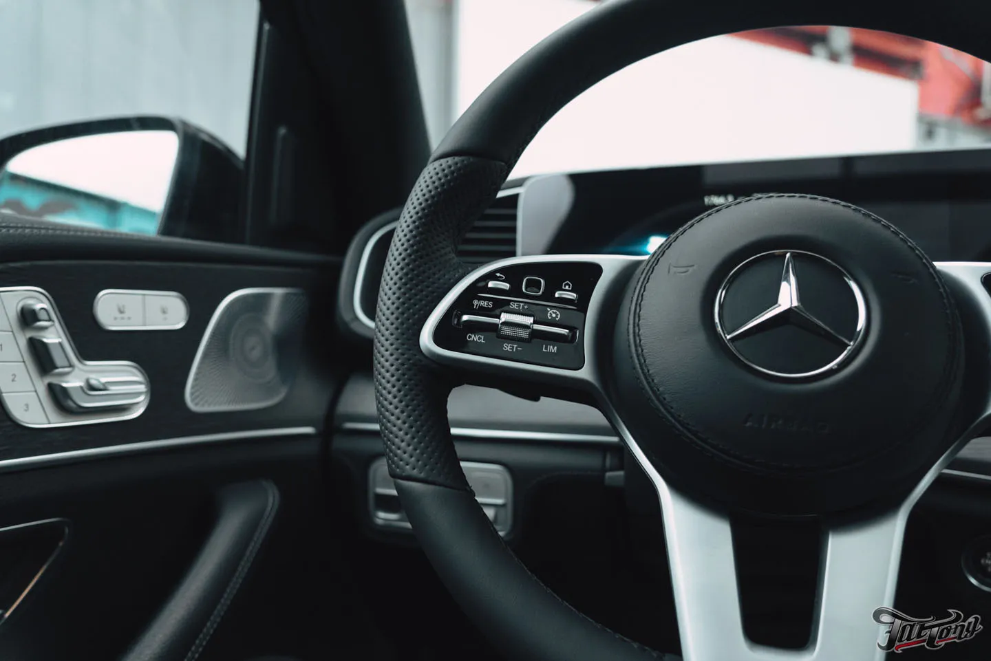 Что мы сделали с Mercedes GLS 400d? Часть 1: комплексная шумоизоляция и перетяжка руля